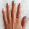 Ongles avec effet tacheté et couleurs pastel